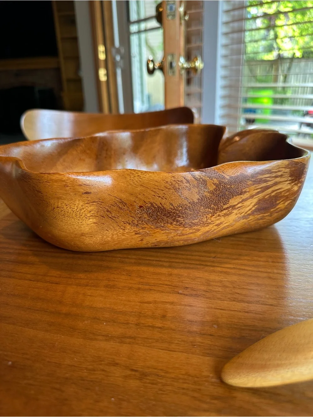 Vintage tiki monkey pod leaf shaped salad bowl